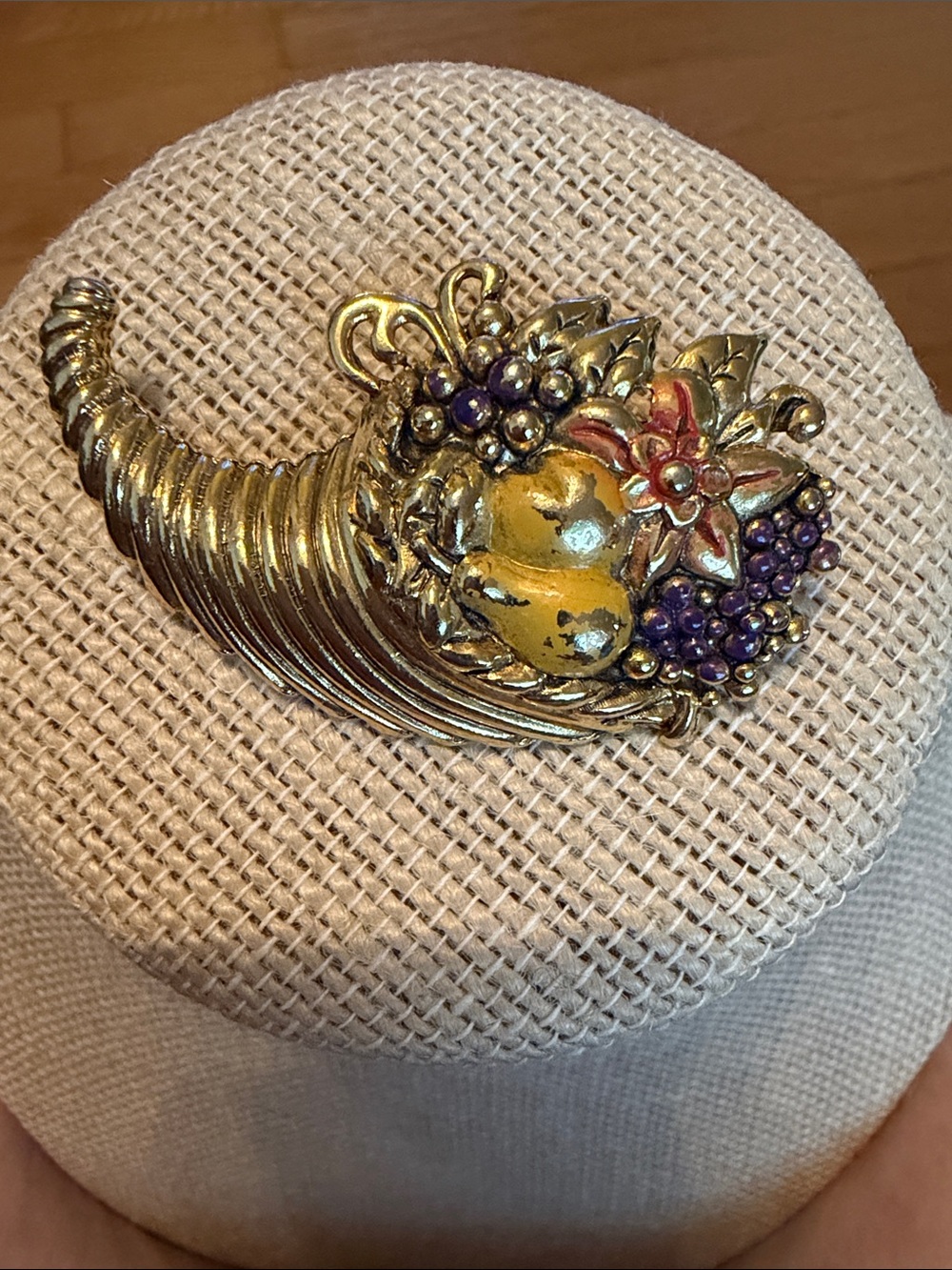 Fall autumn Gold-Tone Cornucopia Fruit Flower Brooch purple grapes yellow pears